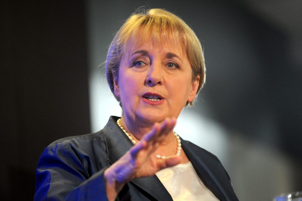 Families Minister Jenny Macklin claims she could swap her $6000 weekly salary for the $35-a-day Newstart allowance and still make ends meet. Families Minister Jenny Macklin claims she could swap her $6000 weekly salary for the $35-a-day Newstart allowance and still make ends meet.